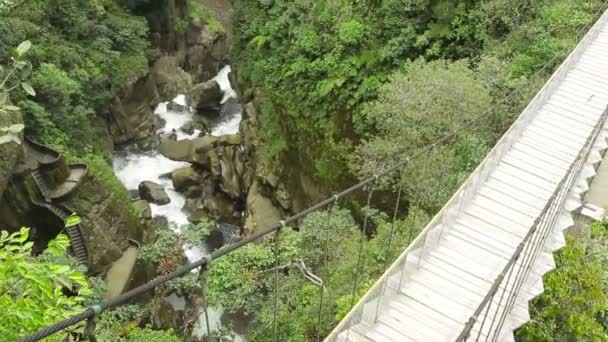 Caminho turístico ponte — Vídeo de Stock