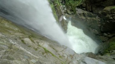 Pailon Del Diablo şelale geniş açı
