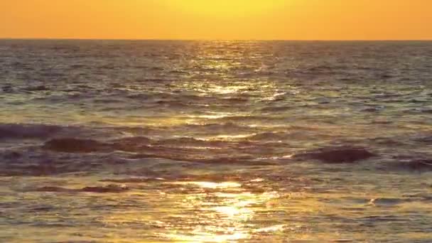 日没の海の波 — ストック動画
