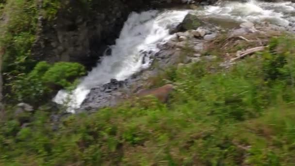 エクアドルの Agoyan 滝の上の長い旅の空中ショット — ストック動画