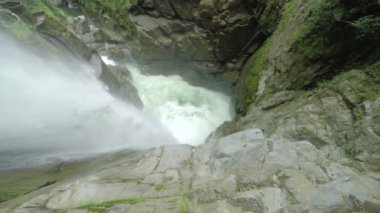 Pailon Del Diablo şelale geniş açı