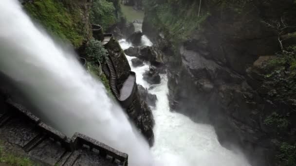 Varanda da Cachoeira Pailon Del Diablo — Vídeo de Stock