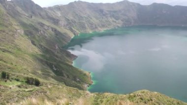 Quilotoa Gölü krater Pan çekim