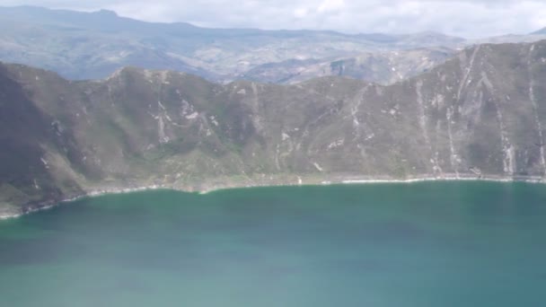 Quilotoa Lago Cráter Pan Shot — Vídeo de stock