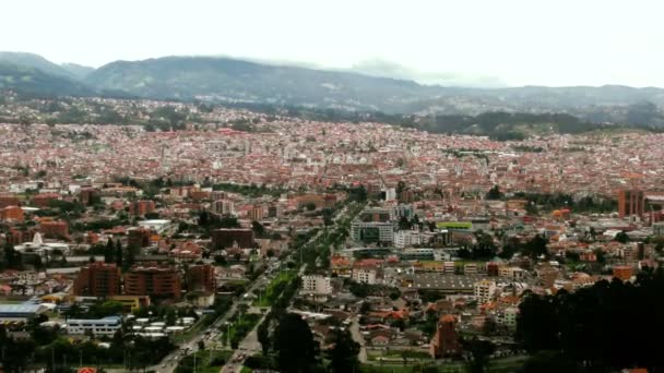 Zoom sur le centre historique de Cuenca — Video