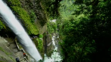 Pailon Del Diablo şelale geniş açı