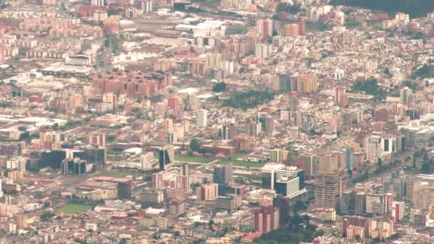 Staden i Quito stort avstånd översikt — Stockvideo