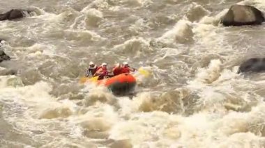 Whitewater nehir tekne ile insanlar Model yayın aşırı spor Rafting