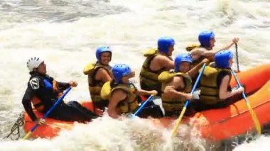 Whitewater nehir tekne ile insanlar Model yayın aşırı spor Rafting