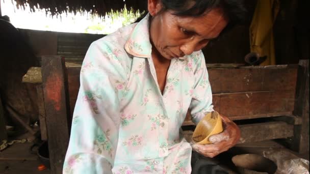 Poterie faisant la neuvième partie — Video