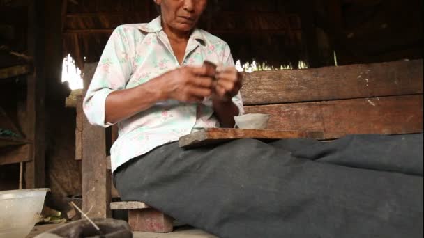 Zesde deel van het maken van aardewerk — Stockvideo