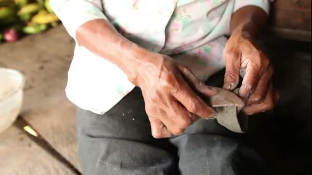 Vierde deel van het maken van aardewerk — Stockvideo