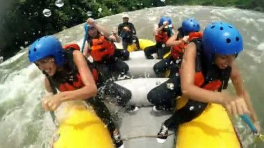 Kızlar takımıyla Rafting nehir