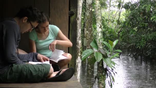 Regnig dag i Amazonas — Stockvideo