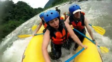 Çok kaba beyaz su Rafting