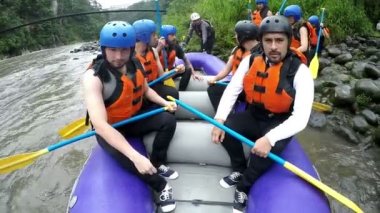 Dokuz kişi bir Whitewater Sal yatılı