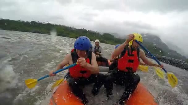 Rafting z białą wodą — Wideo stockowe
