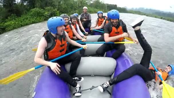 Rafting z białą wodą — Wideo stockowe