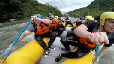 Seviye IV beyaz su Rafting 