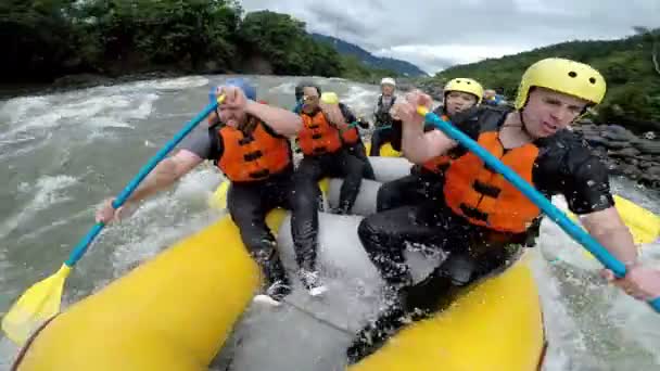 Rafting sull'acqua bianca — Video Stock