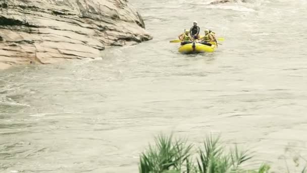 Rafting fluvial de águas brancas — Vídeo de Stock