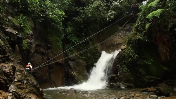 Zip Line Canyoning cesty — Stock video