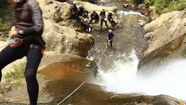 Şelale Rappeling zaman atlamalı — Stok video