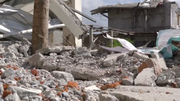 Драматическая сцена после сильного землетрясения — стоковое видео