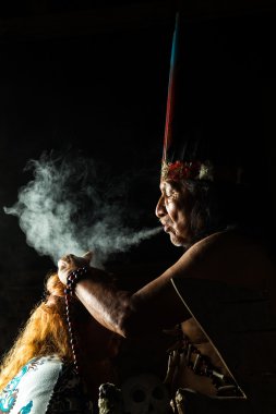 Otantik şaman töreni
