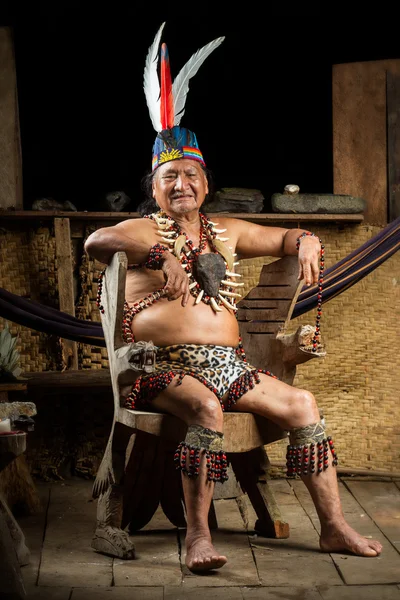 Ritratto sciamano amazzonico — Foto Stock