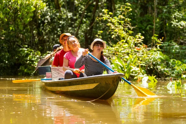 Boat With Tourists In Amazonian Jungle — Stock Photo, Image