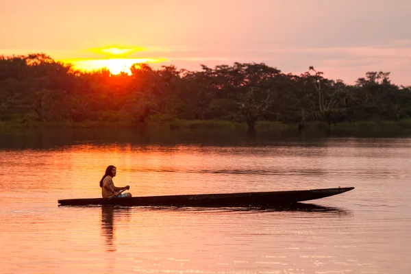 Cuyabeno Ekvator günbatımı Kano ile