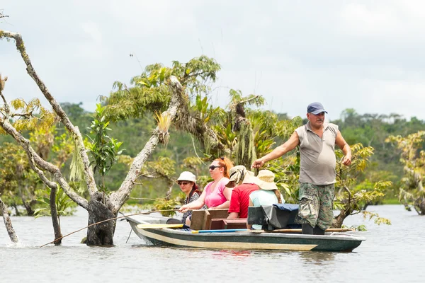 Grupo de amigos Pesca — Foto de Stock