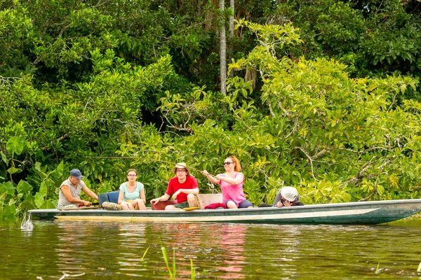 Piranha visserij Ecuador — Stockfoto