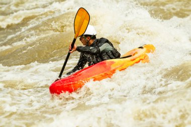 Seviye Beş Whitewater Kayaking Extreme
