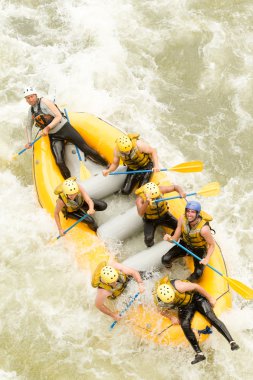 Whitewater Nehri Rafting botu havadan görünümü