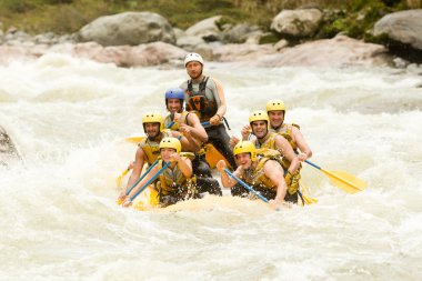 Rafting için insanlar hazır grup