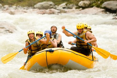 Whitewater Rafting Macerası
