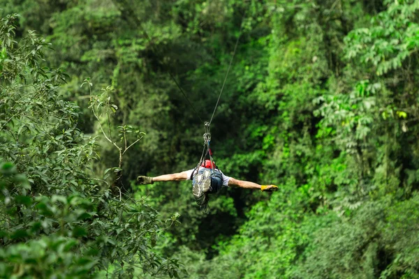 Zip Line In Superman positie — Stockfoto