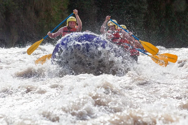 Wildwasser-Rafting — Stockfoto