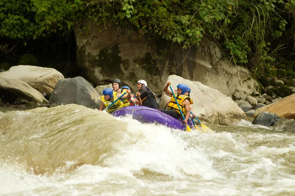 Rafting fluvial de águas brancas — Fotografia de Stock