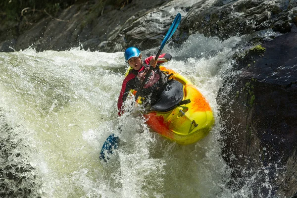 Kayak salto de cascada — Foto de Stock