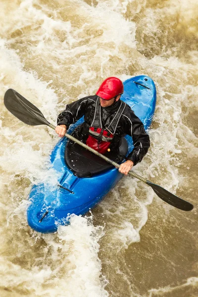 Niveau cinq Kayak extrême en eau vive — Photo