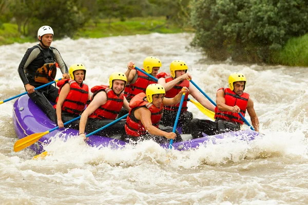 Whitewater сплав по — стокове фото