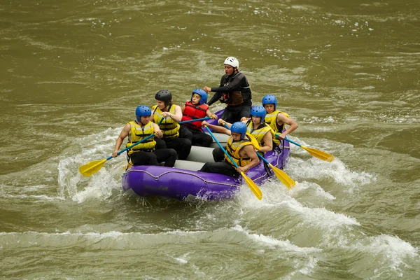 Wildwasser-Rafting — Stockfoto