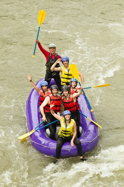 Numerosa família em Whitewater Rafting Trip — Fotografia de Stock