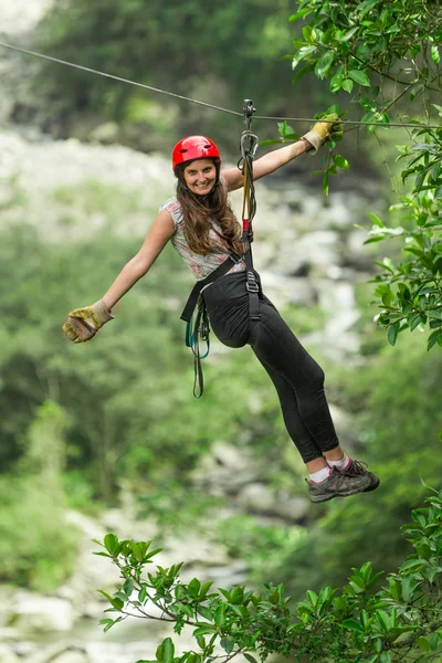 Zip Line szórakozás — Stock Fotó