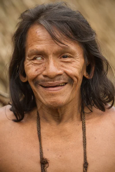 Amazonian Indigenous Waorani Hunter — Stock Photo, Image
