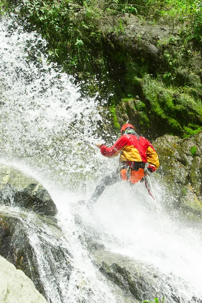 Descente de cascade Chamana — Photo