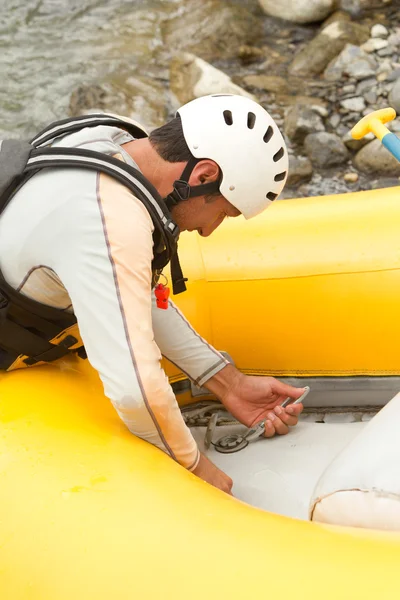 Opblaasbare boot reparatie — Stockfoto